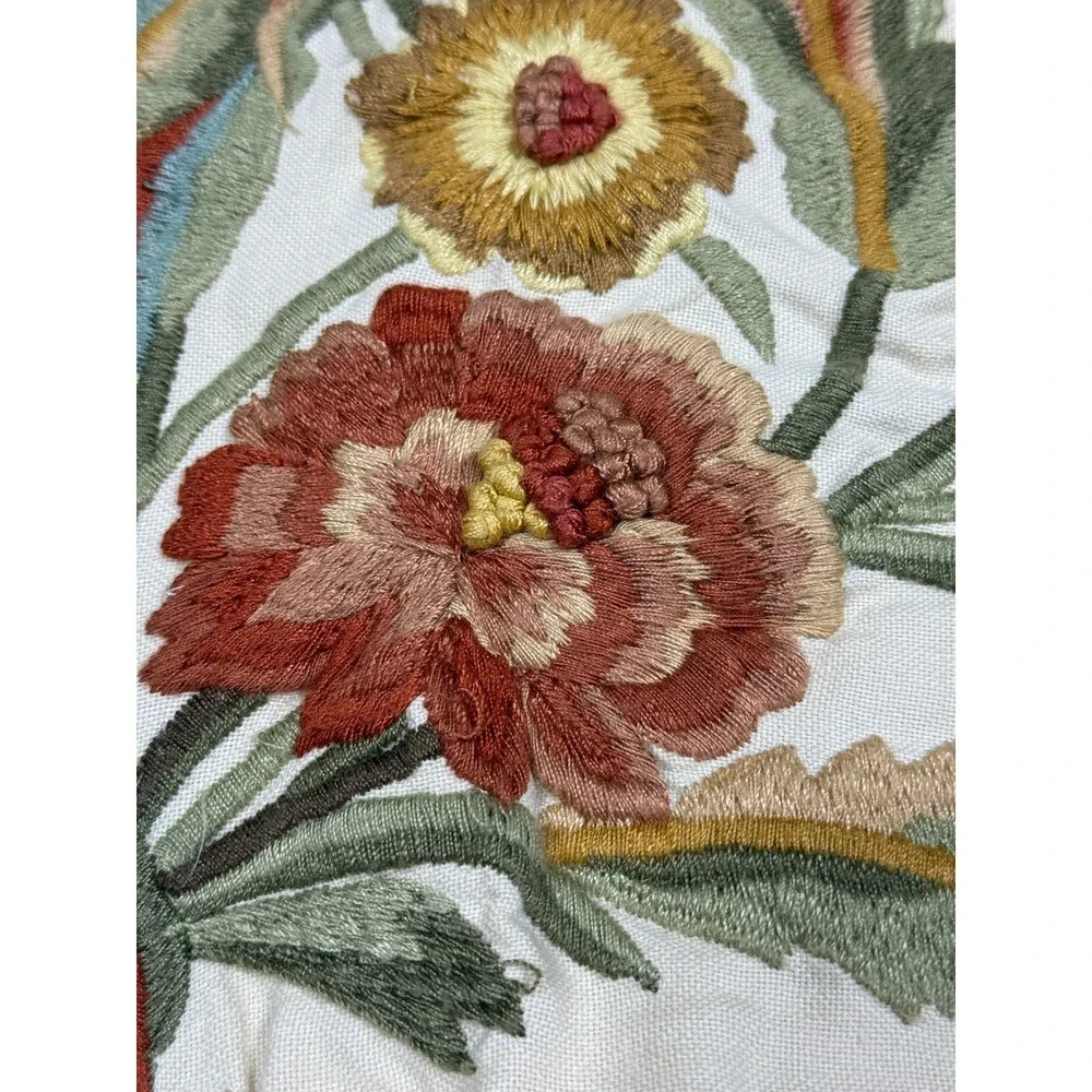 Pottery Barn Embroidered Floral Crewel Pillow Sham Cover 24x24 Cream 2010